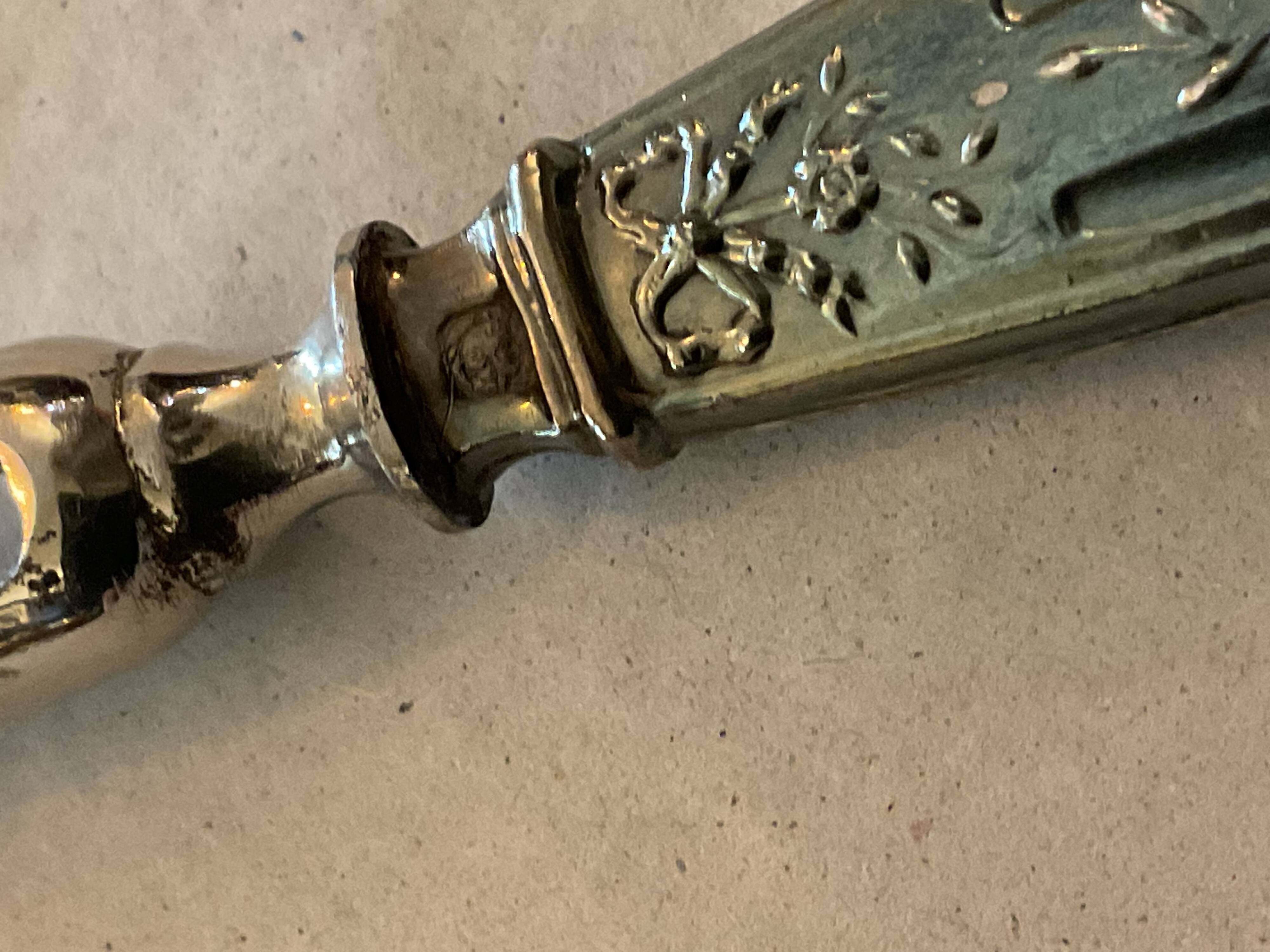 12 rib sleeves. Solid silver-filled handles. France