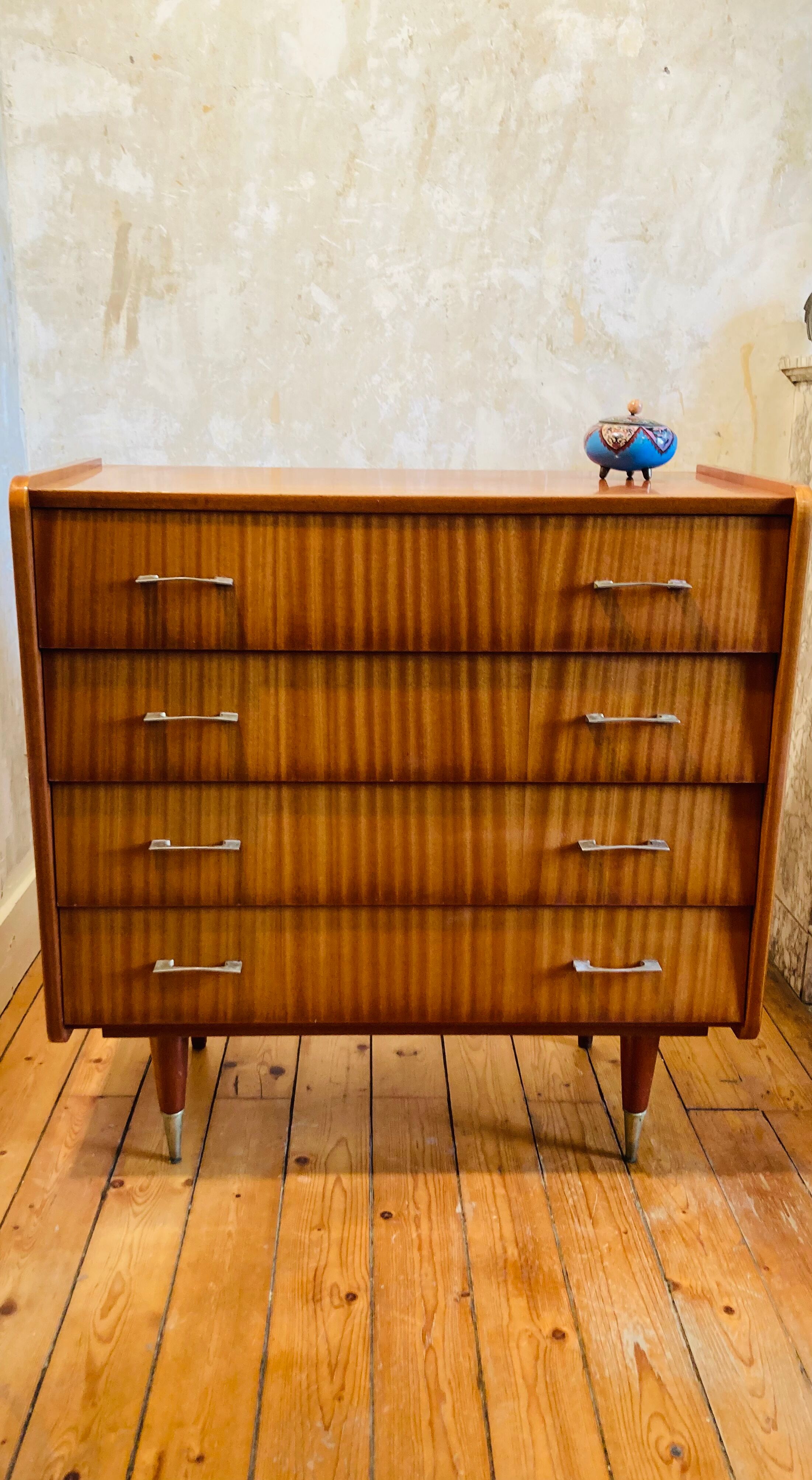 Vintage chest of drawers spindle feet