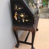 Slope office with asian decorations from the 1950s