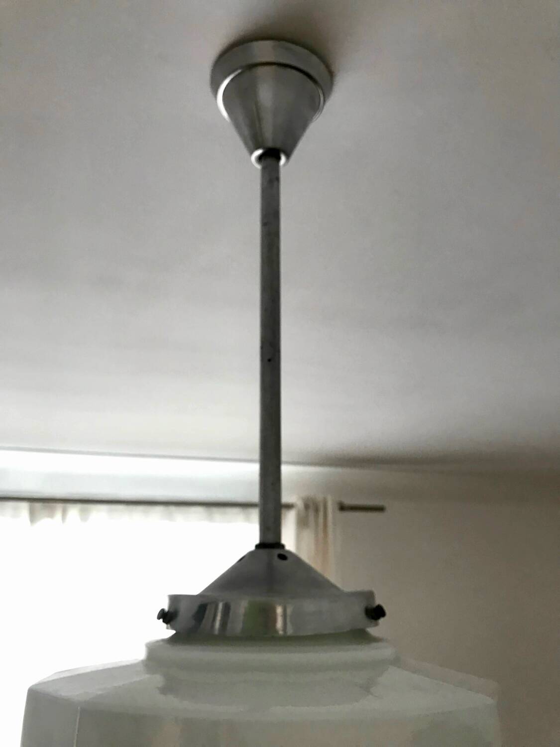 Art Deco pendant light in white Skycraper opaline