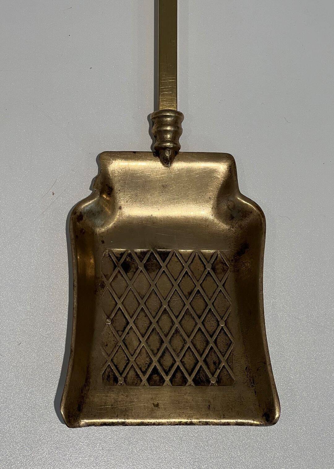 Neoclassical Fire Set in Bronze and Brass Finely Chiseled