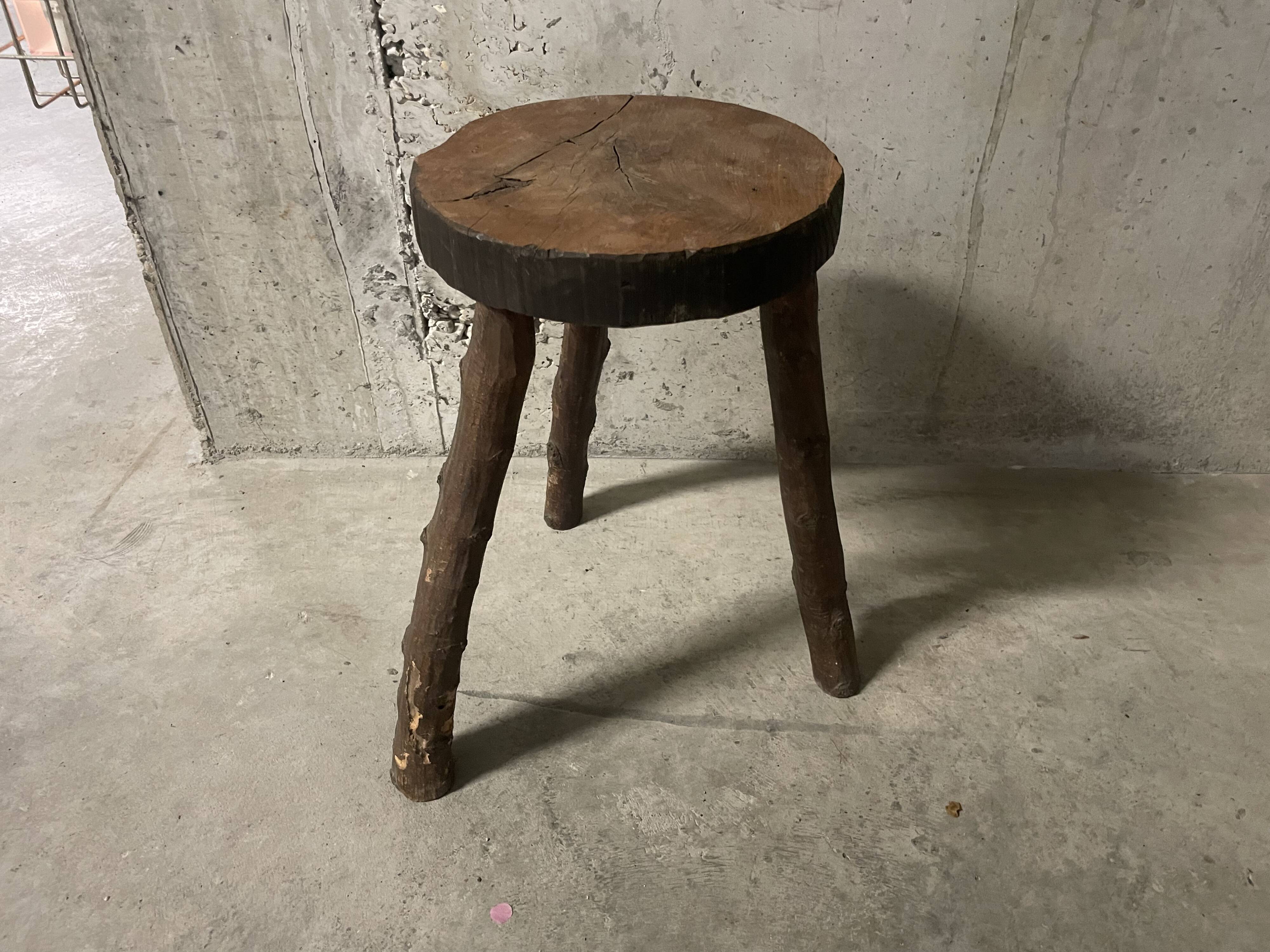 Tripod farm stool