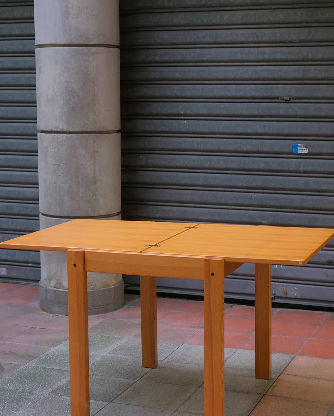 Table extensible en pin, années 80