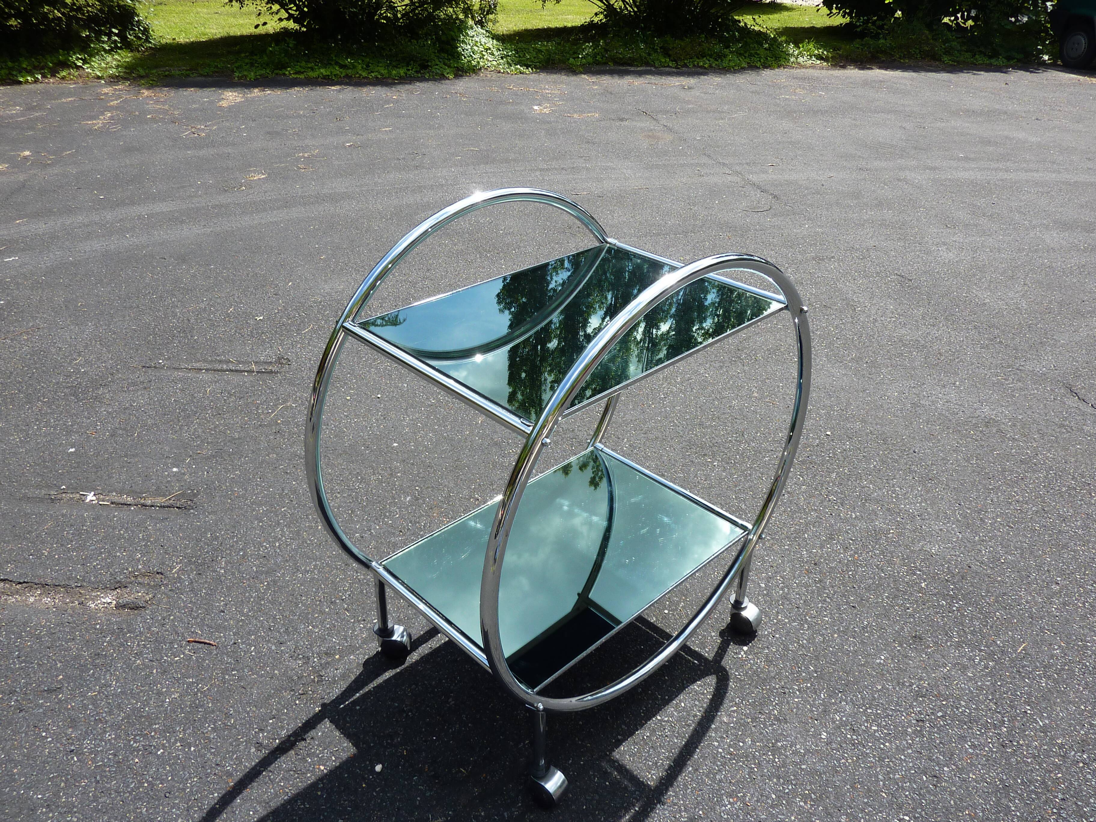 Rolling dessert 2 tinted mirror trays and chrome metal support in a circle