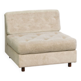 Fauteuil en tissu vintage avec un grand confort d'assise et une apparence agréable.