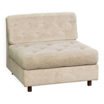 Vintage fabric armchair with great seating comfort and pleasant appearance