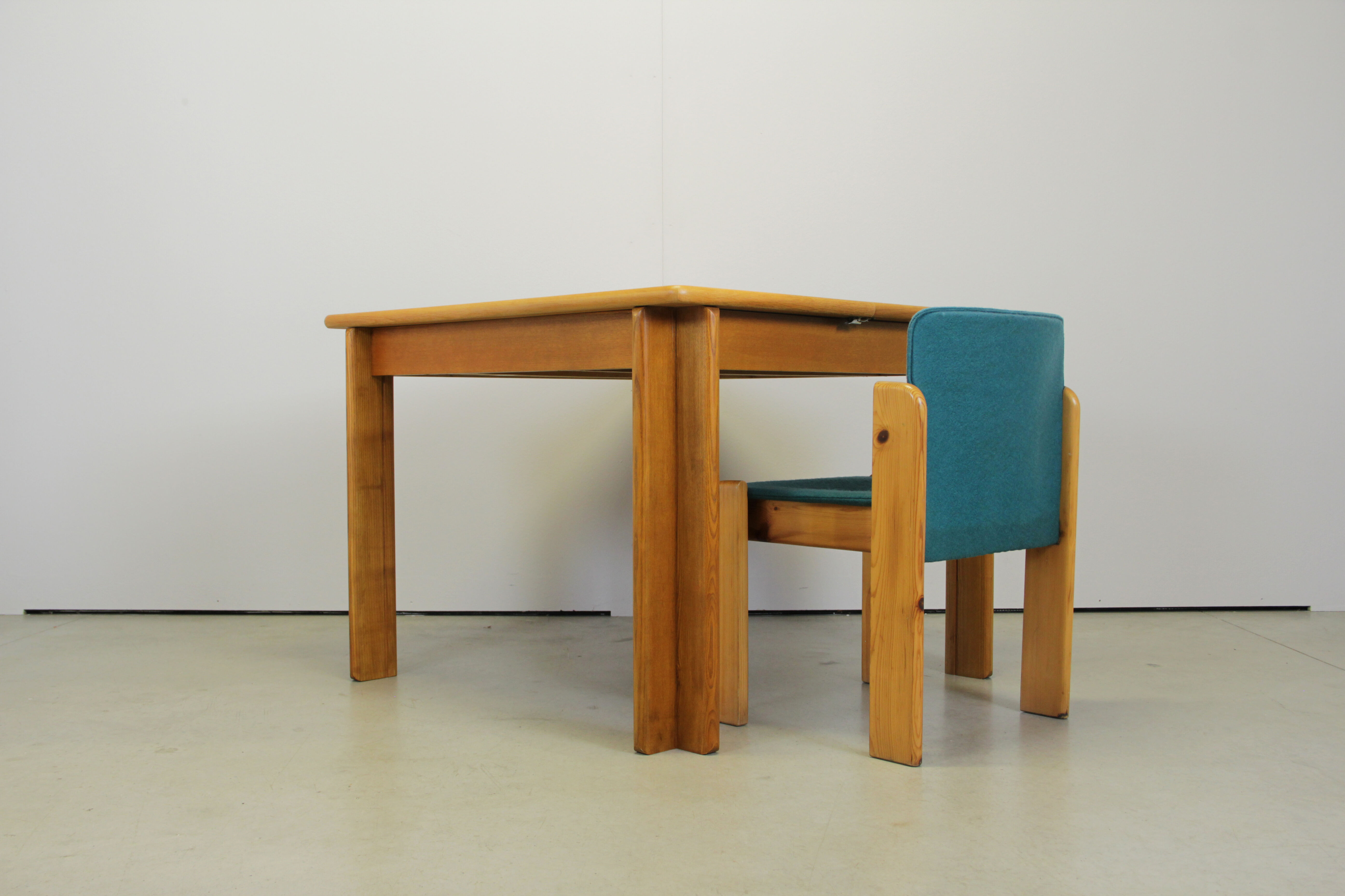 Table à manger extensible en chêne carré, Italie années 1970