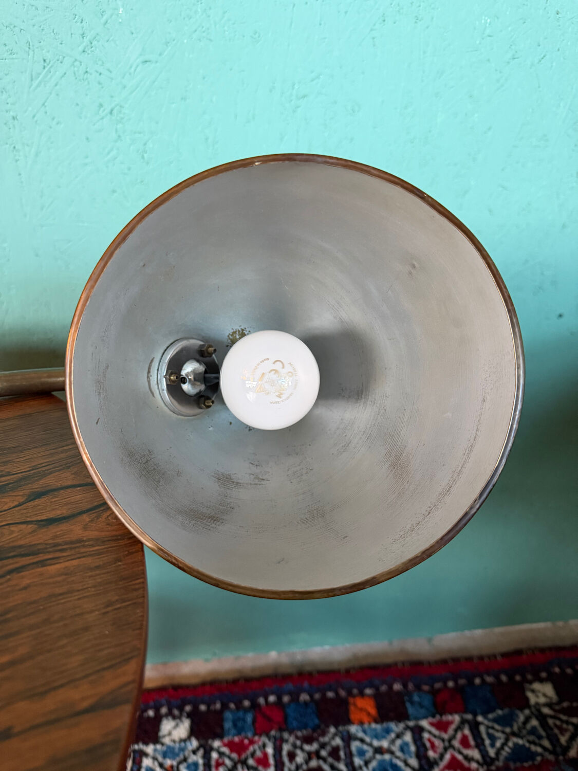 Une lampe de table moderniste en laiton raffiné conçue par Vilhelm Lauritzen pour Fog & Mørup.