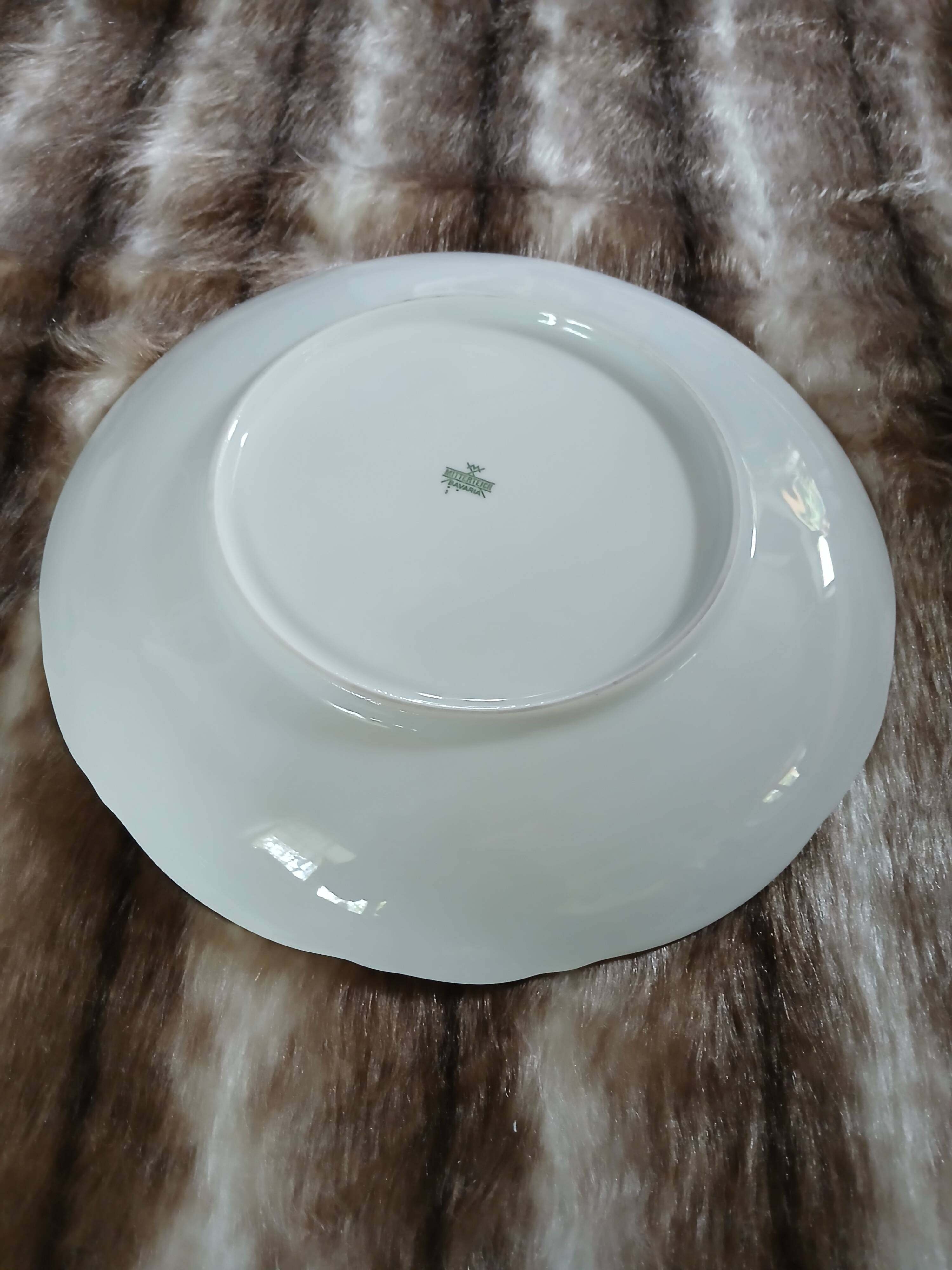 Ensemble 6 plats en porcelaine blanche