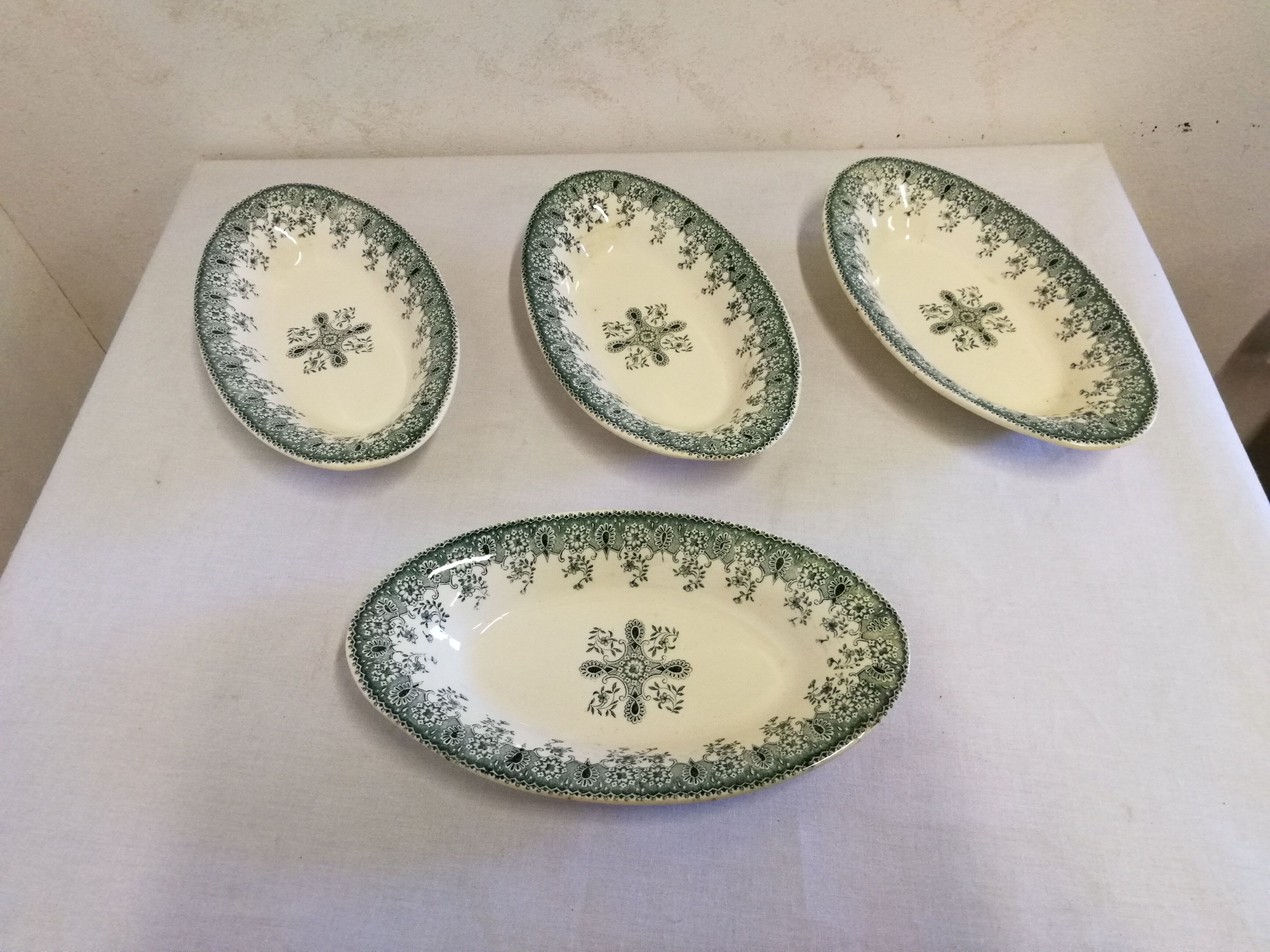 Old raviers, small dishes oval armer