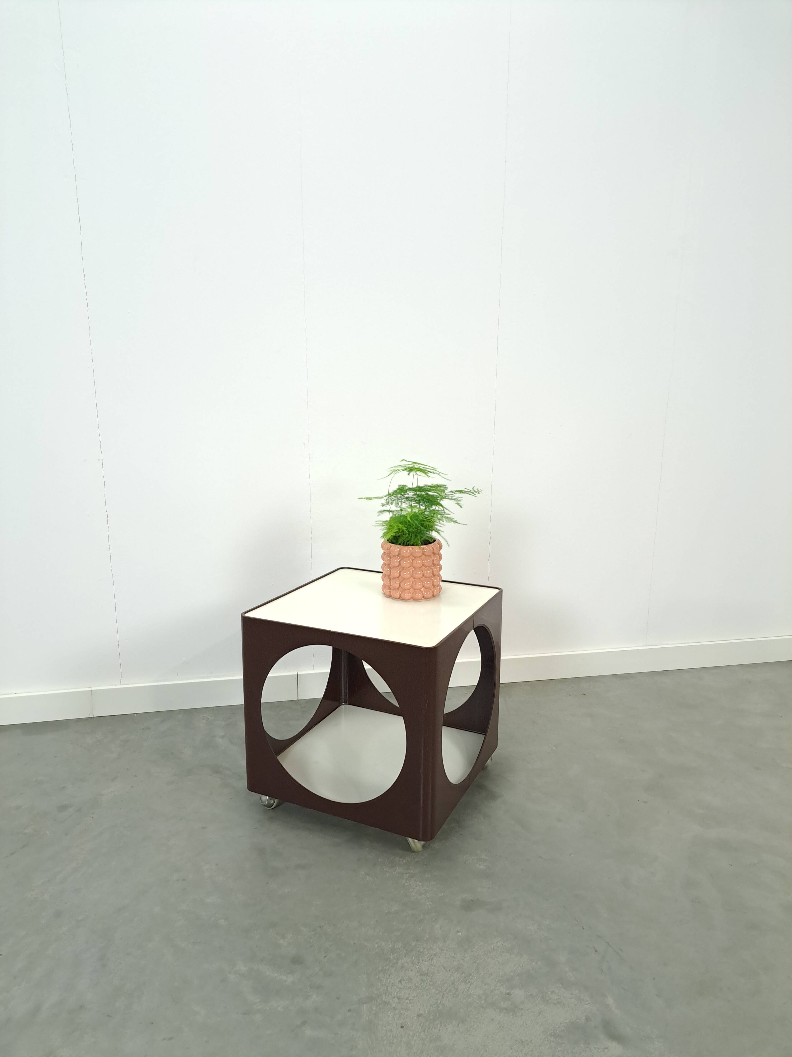 Kubus space age bruine kunststof tafel