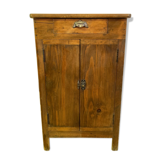 Wooden confectioner