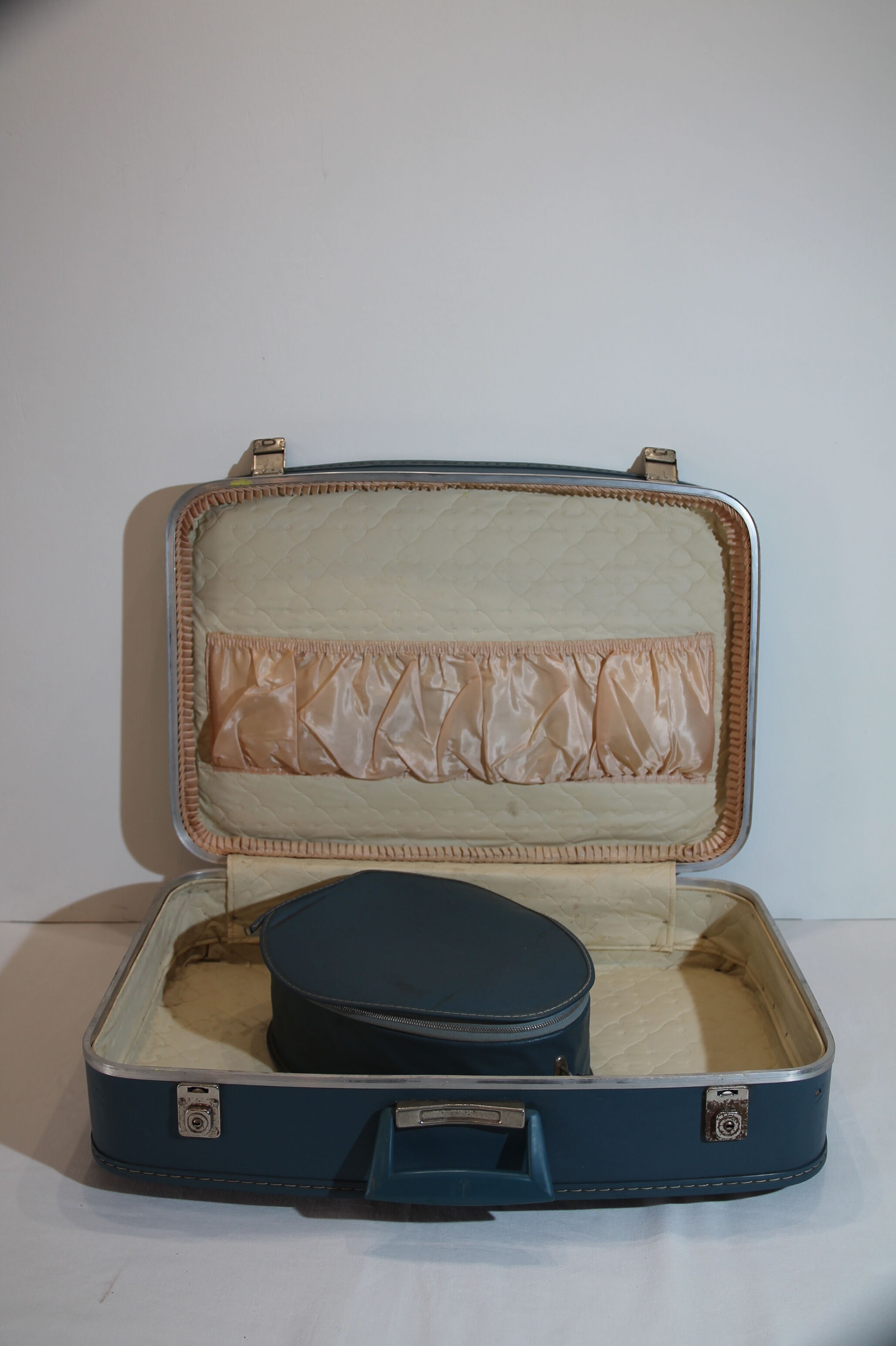 Valise d'hôtesse et sa valise à chapeau