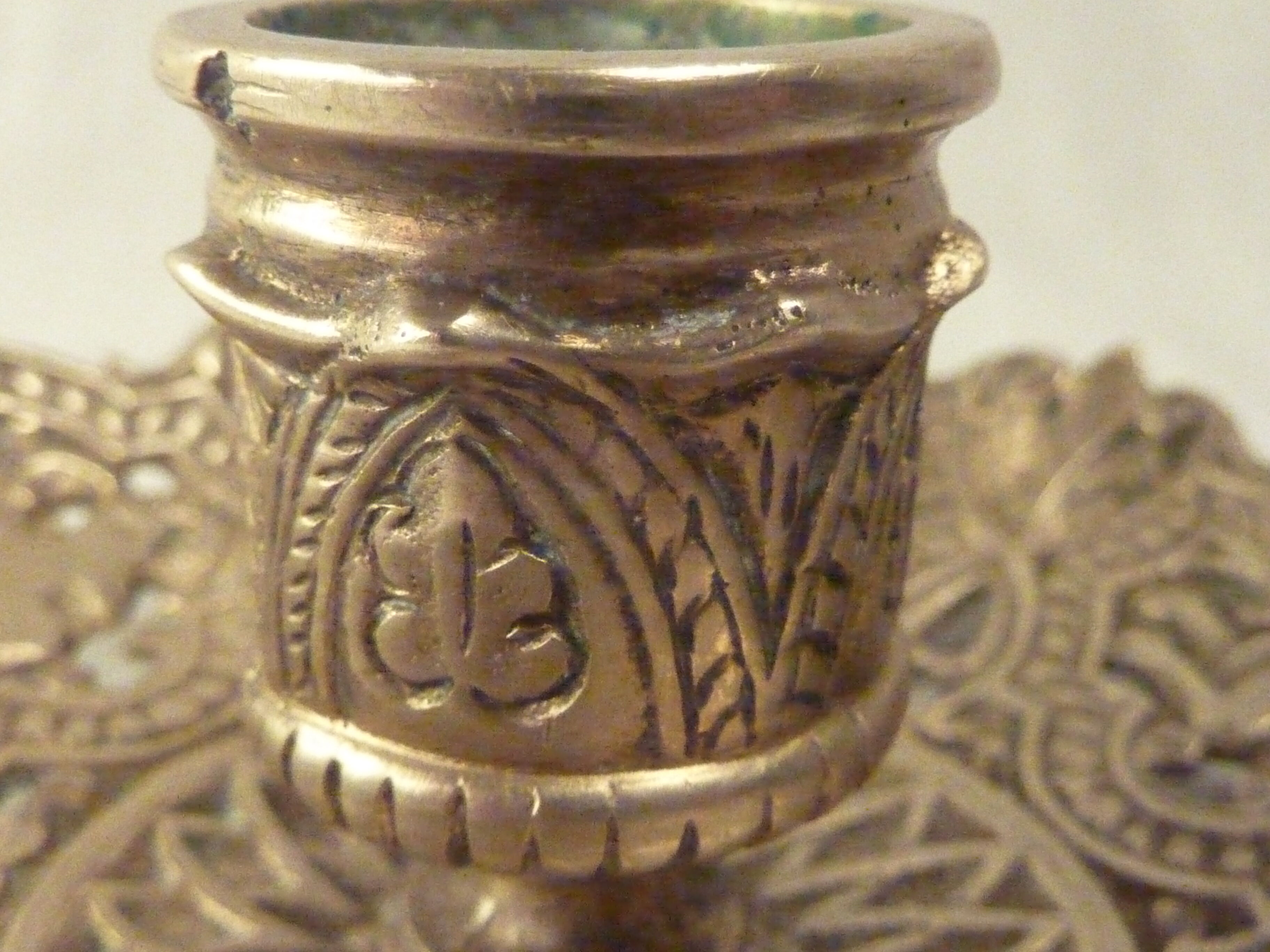 Hand boougeoir, cellar rat, openwork bronze