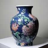Large baluster vase in Chinese porcelain with vintage floral decoration from the 1970s-80s.
