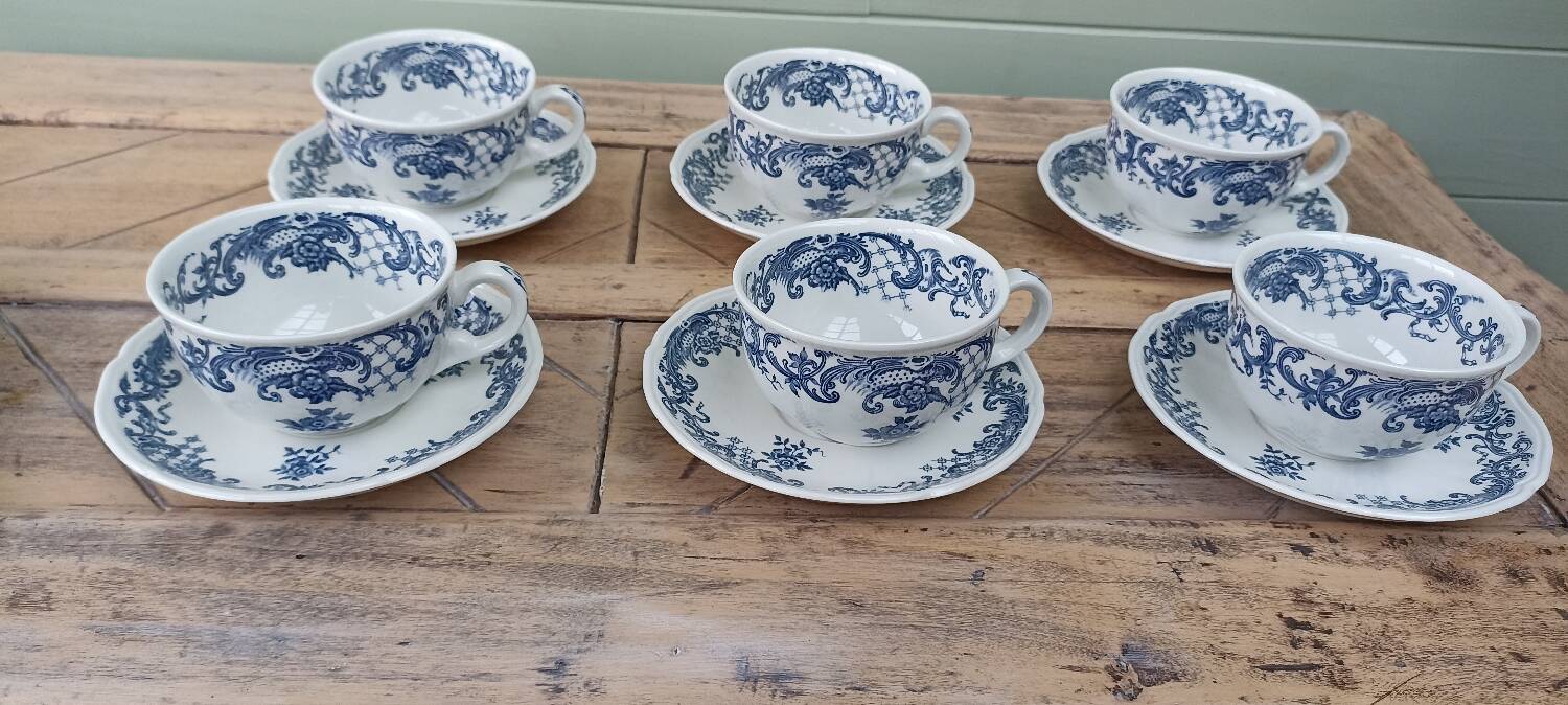 6 tea cups and saucers
