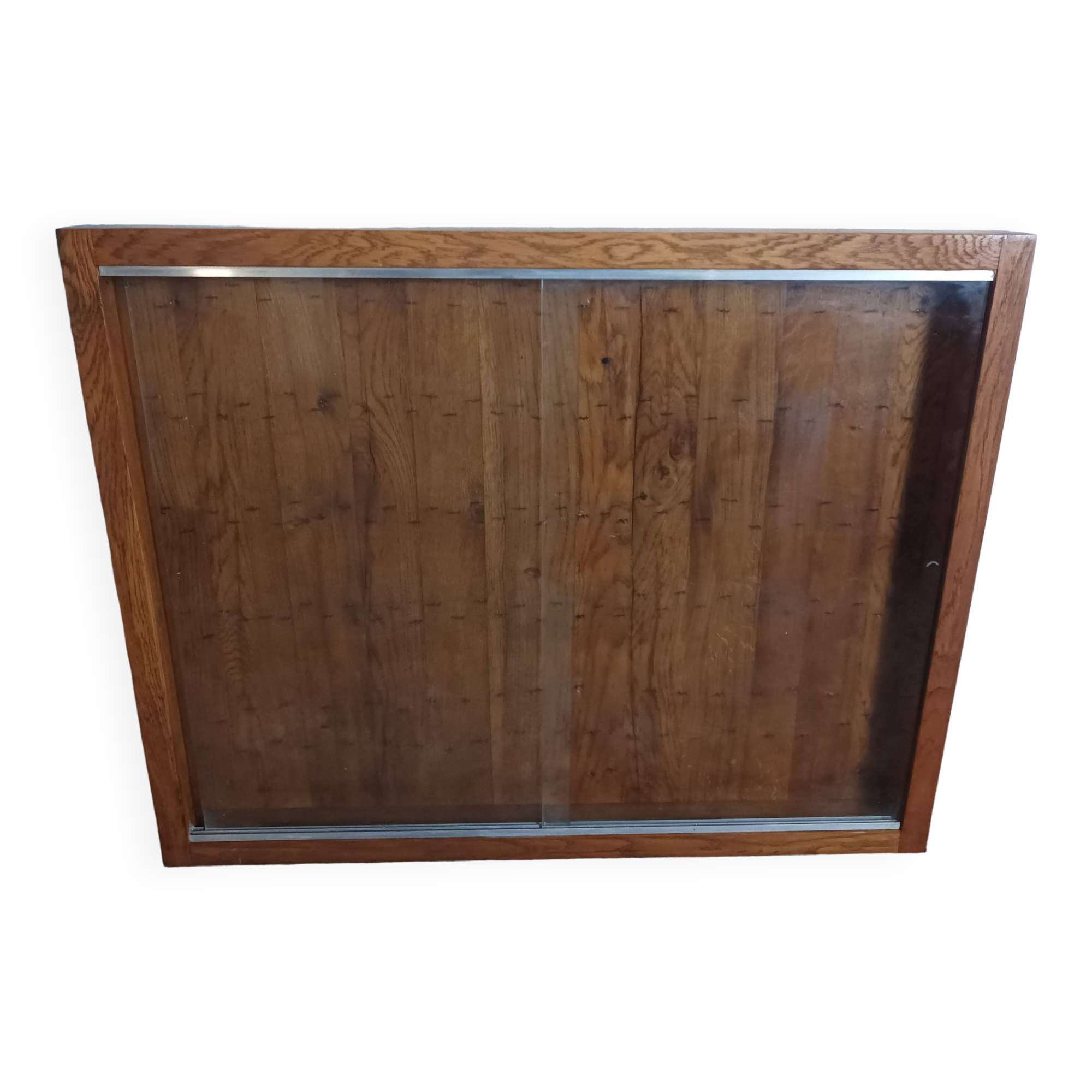 Oak wall-mounted key hotel display case