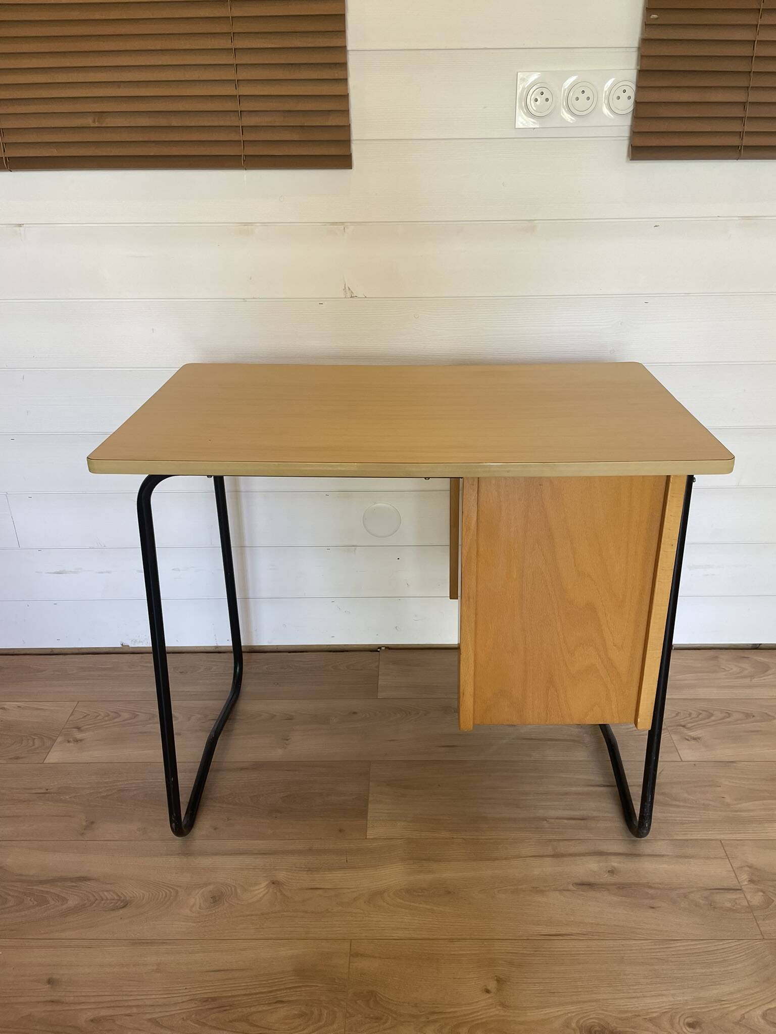 Compact Vintage Desk 50s/60s – Reconstruction & Industrial Style