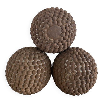 Studded pétanque balls