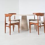 Grande table de salle à manger ronde sculpturale en travertin blanc crème, Italie, 1970