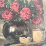 Still life with bouquet of red flowers