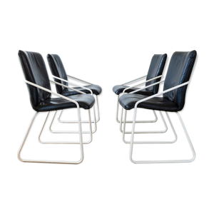 Série de 4 chaises en cuir, piétement