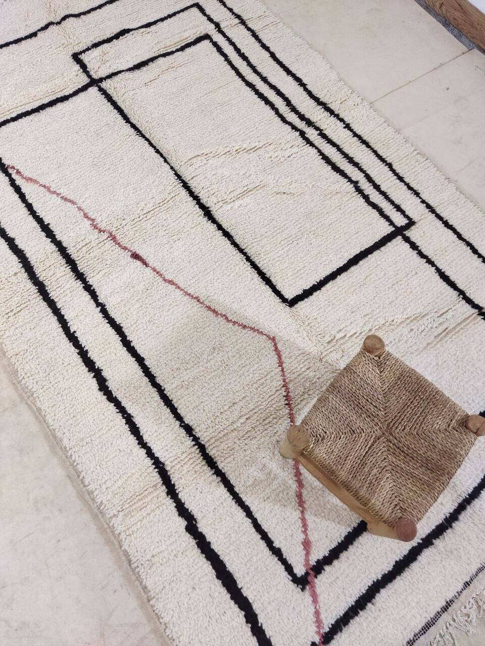 Handmade moroccan berber rug 260 x 150 cm