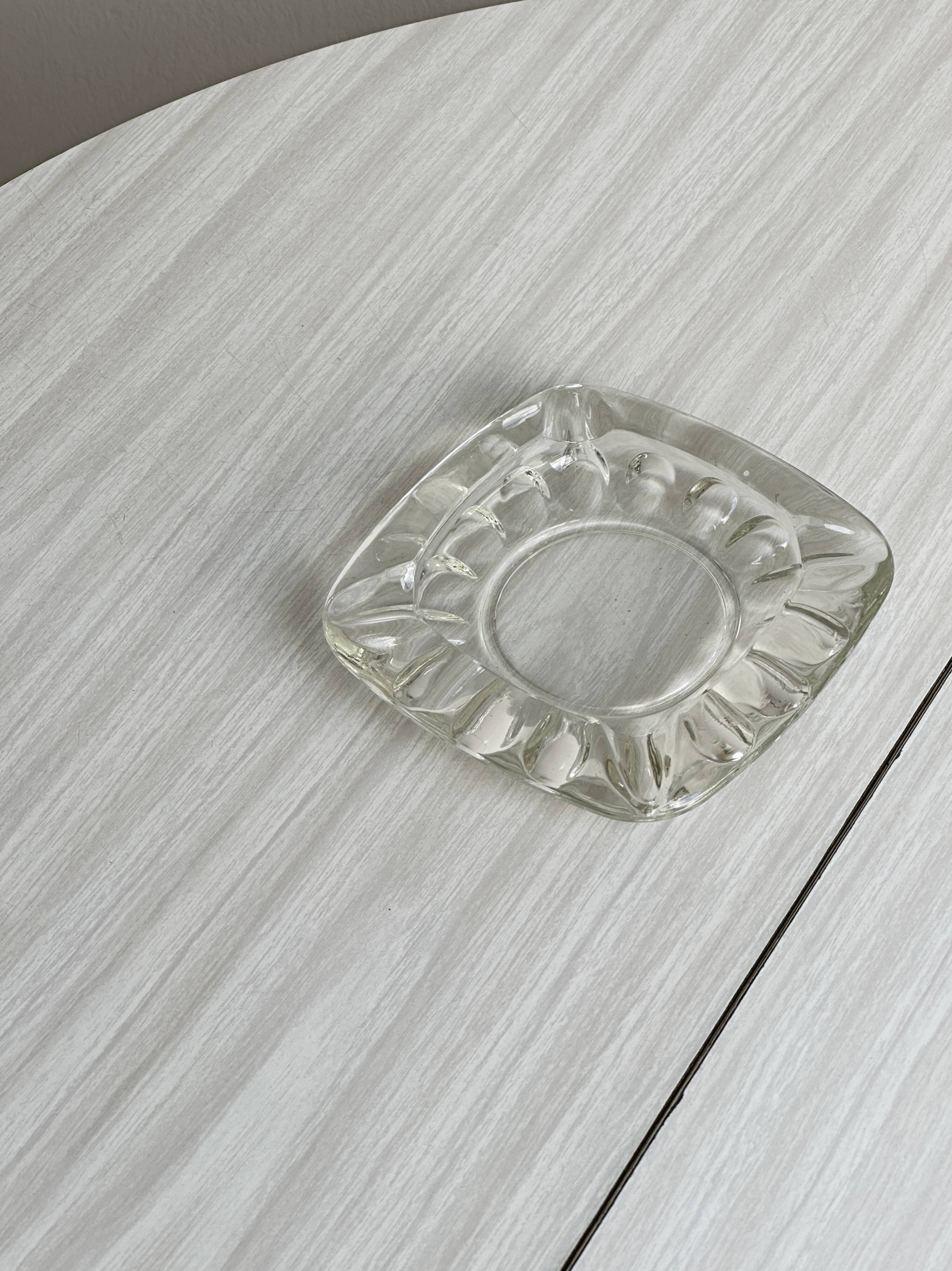 Cendrier vintage en verre translucide