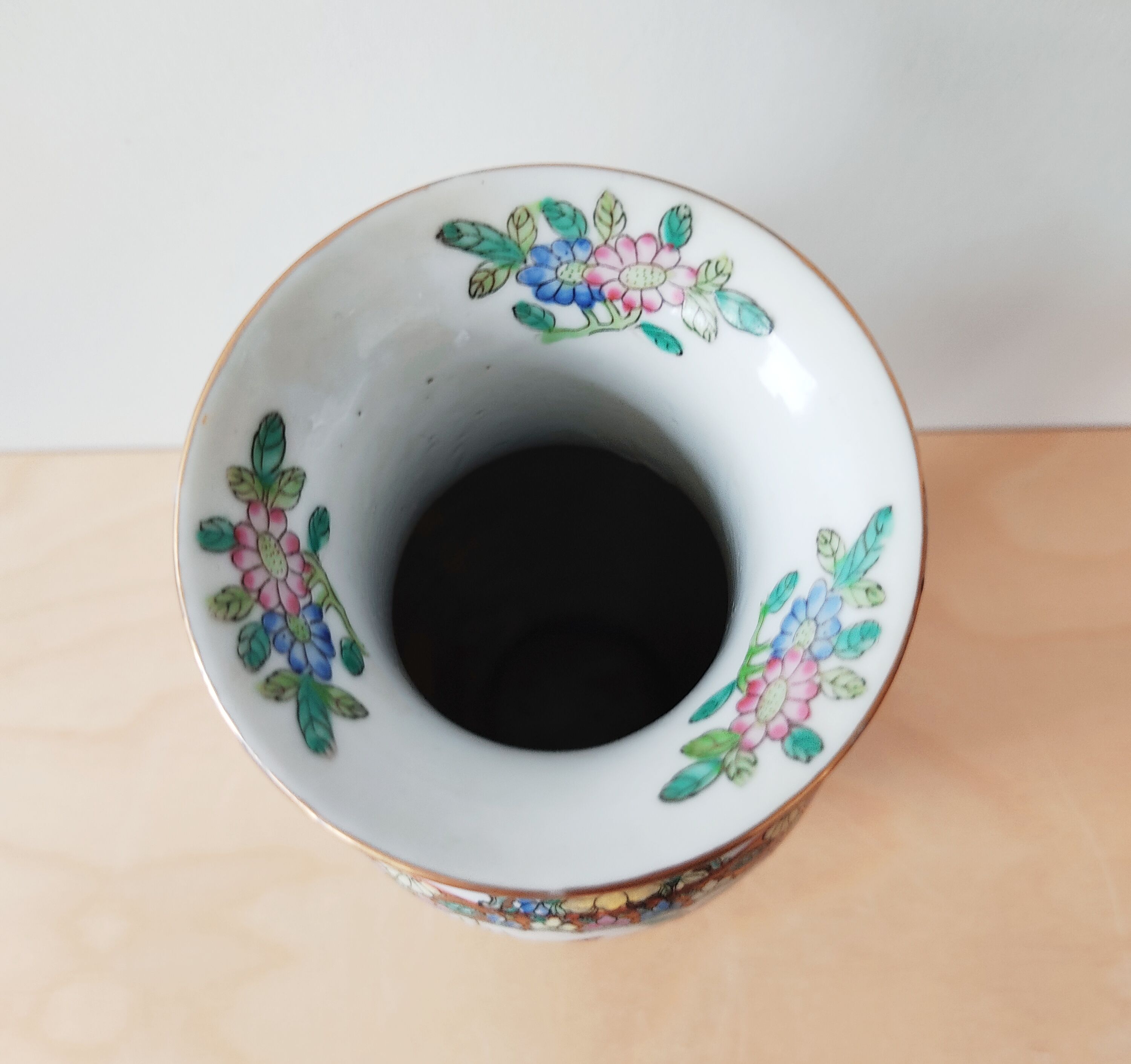 Porcelain vase china canton style