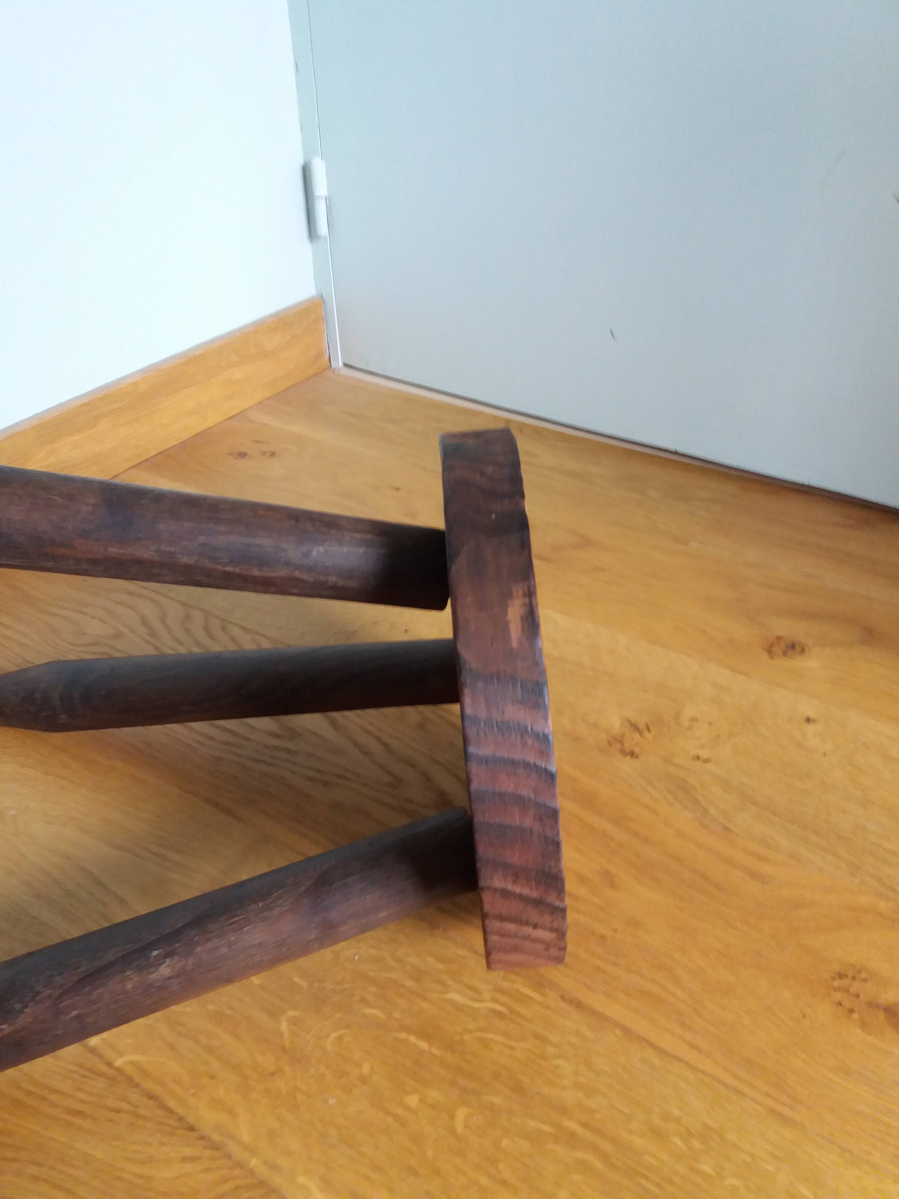 Tripod pencil leg stool