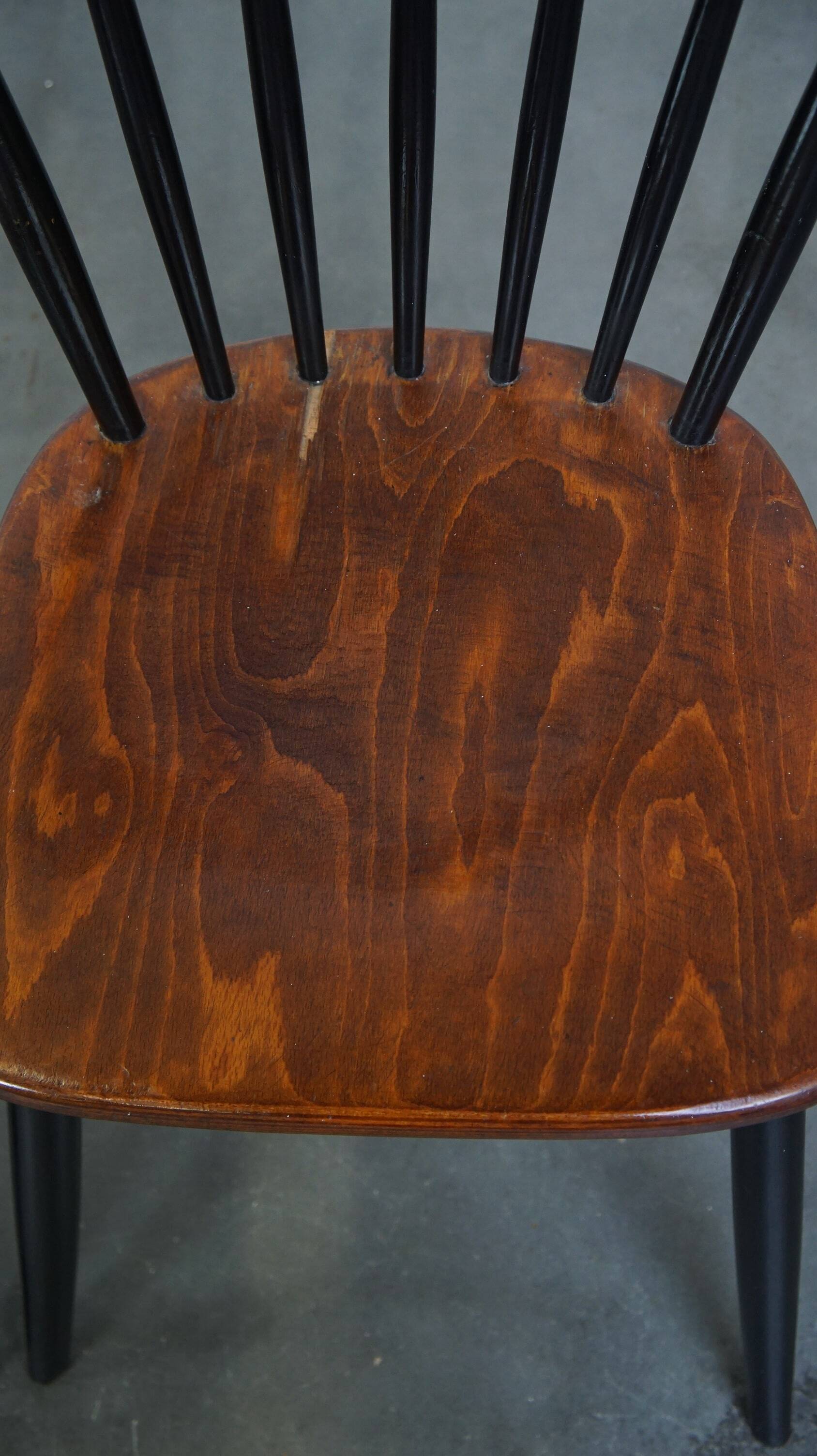 Set of 2 beautiful 1960s vintage Scandinavian design dining chairs with spindle backrests