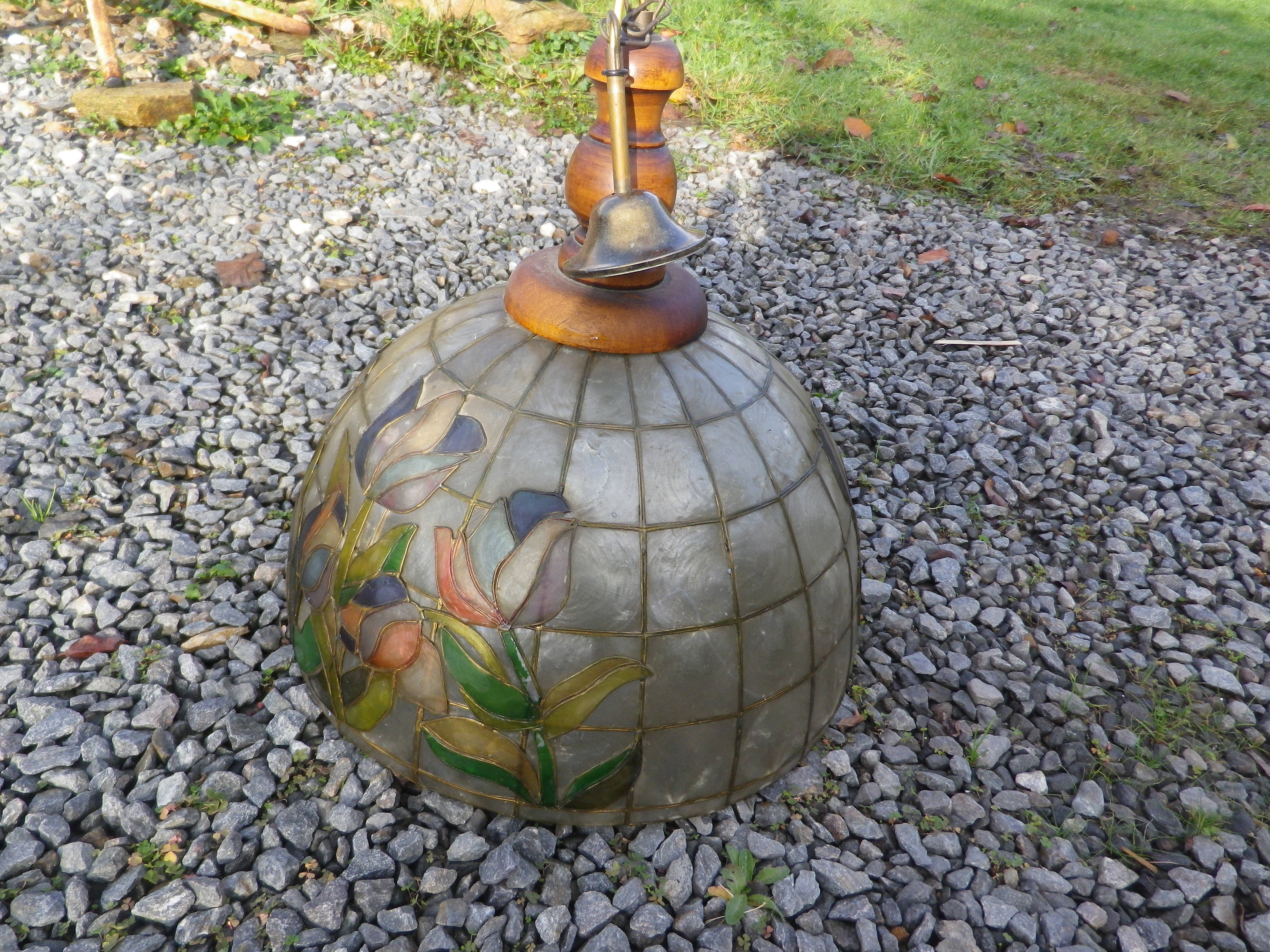 Mother-of-pearl pendant lamp