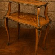Table à thé a deux plateaux en marqueterie
