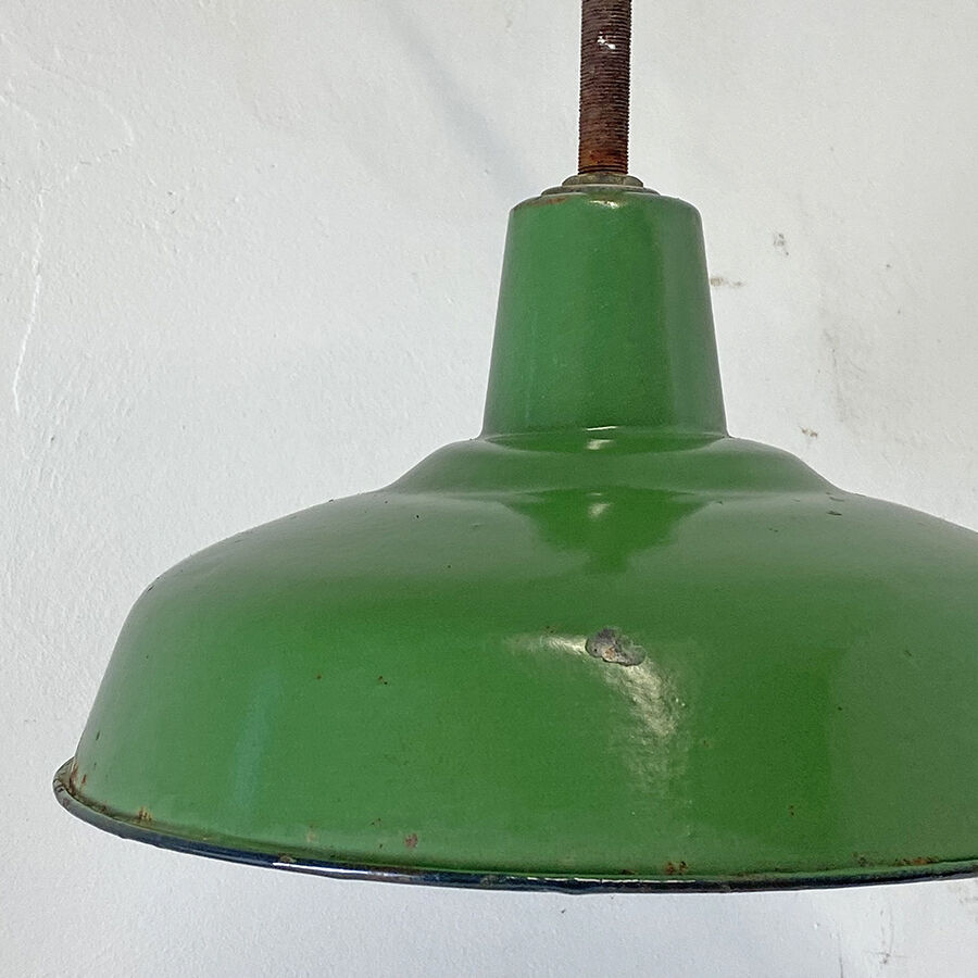 Vintage industrial suspension 50's in green enamelled sheet metal