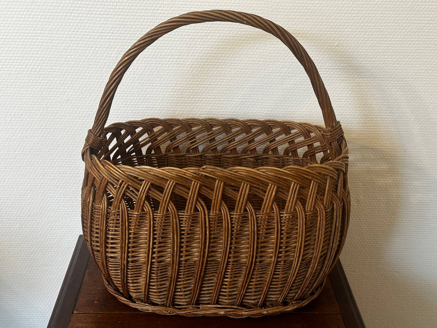 Vintage 1950s wicker basket