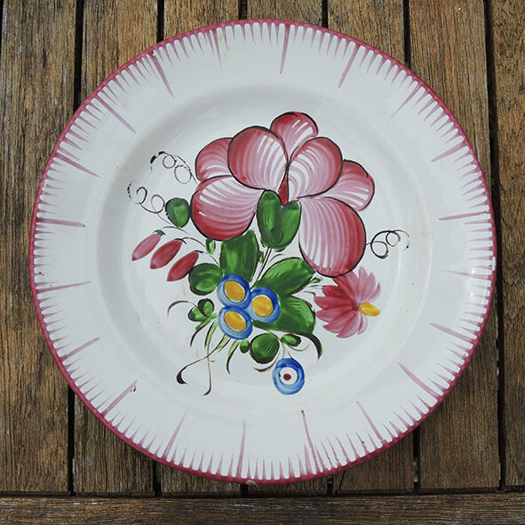 Old faience plate with wall support: blueberry decor