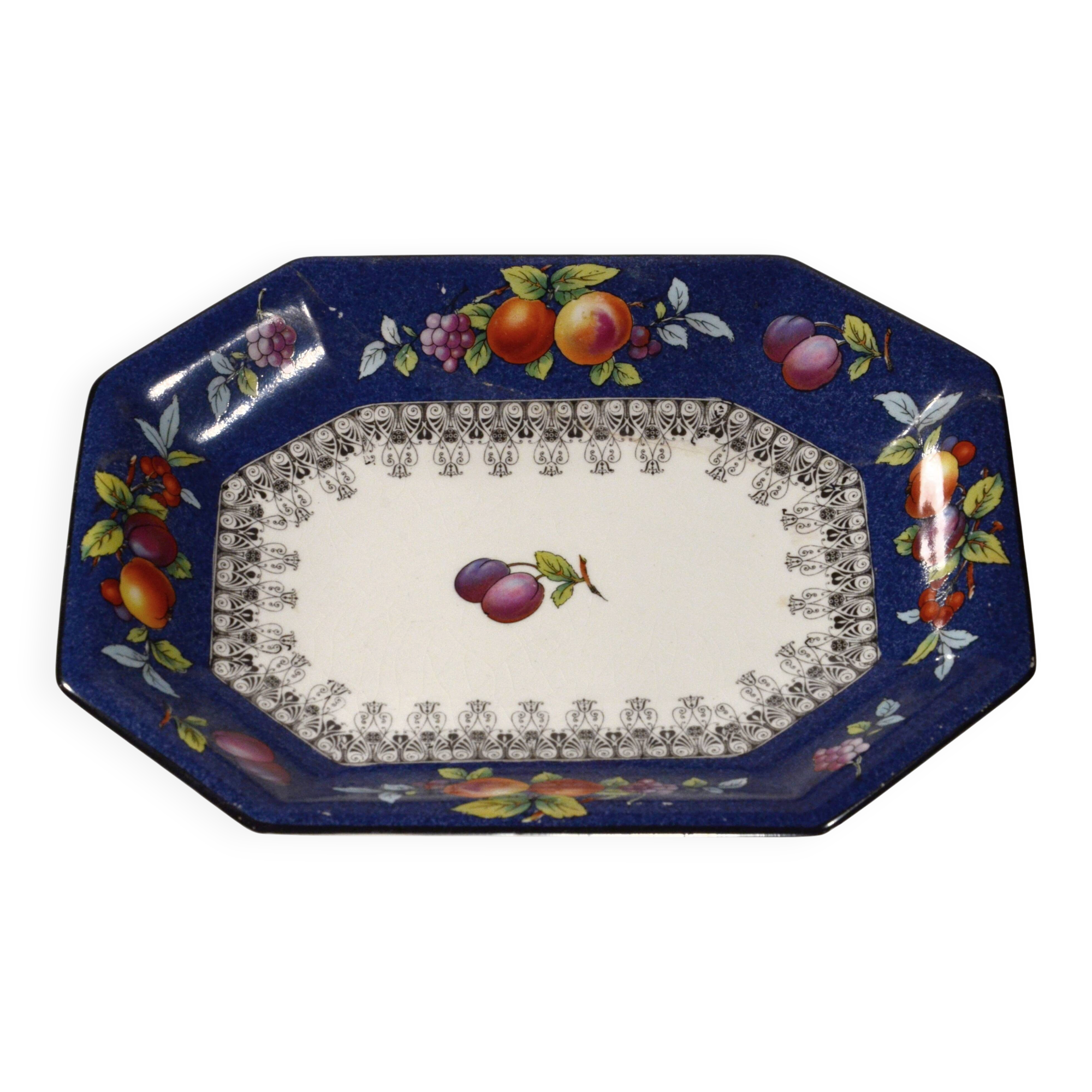 Decorative plate in fine porcelain Wegdwood & Co, 26x19cm, rare, average condition.