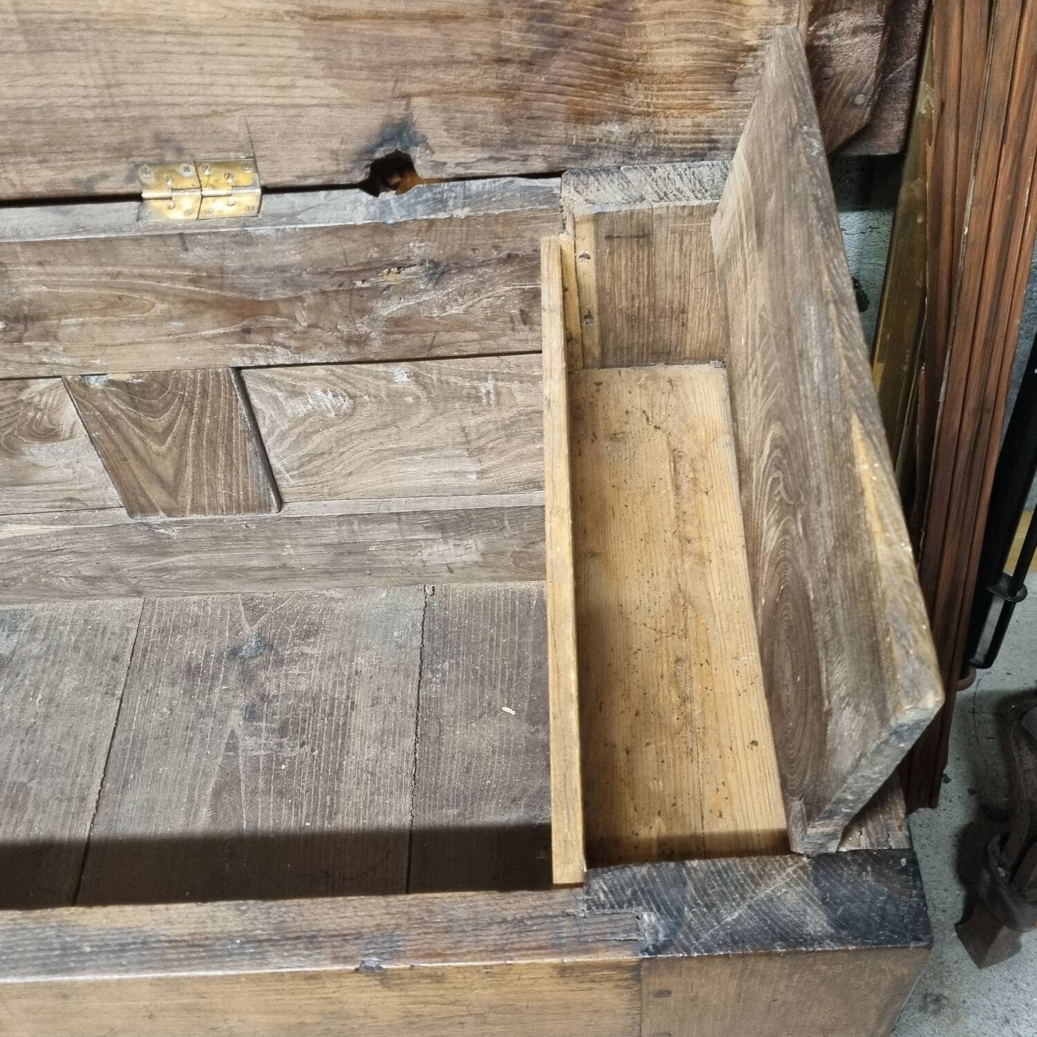 Maie solid oak Breton chest