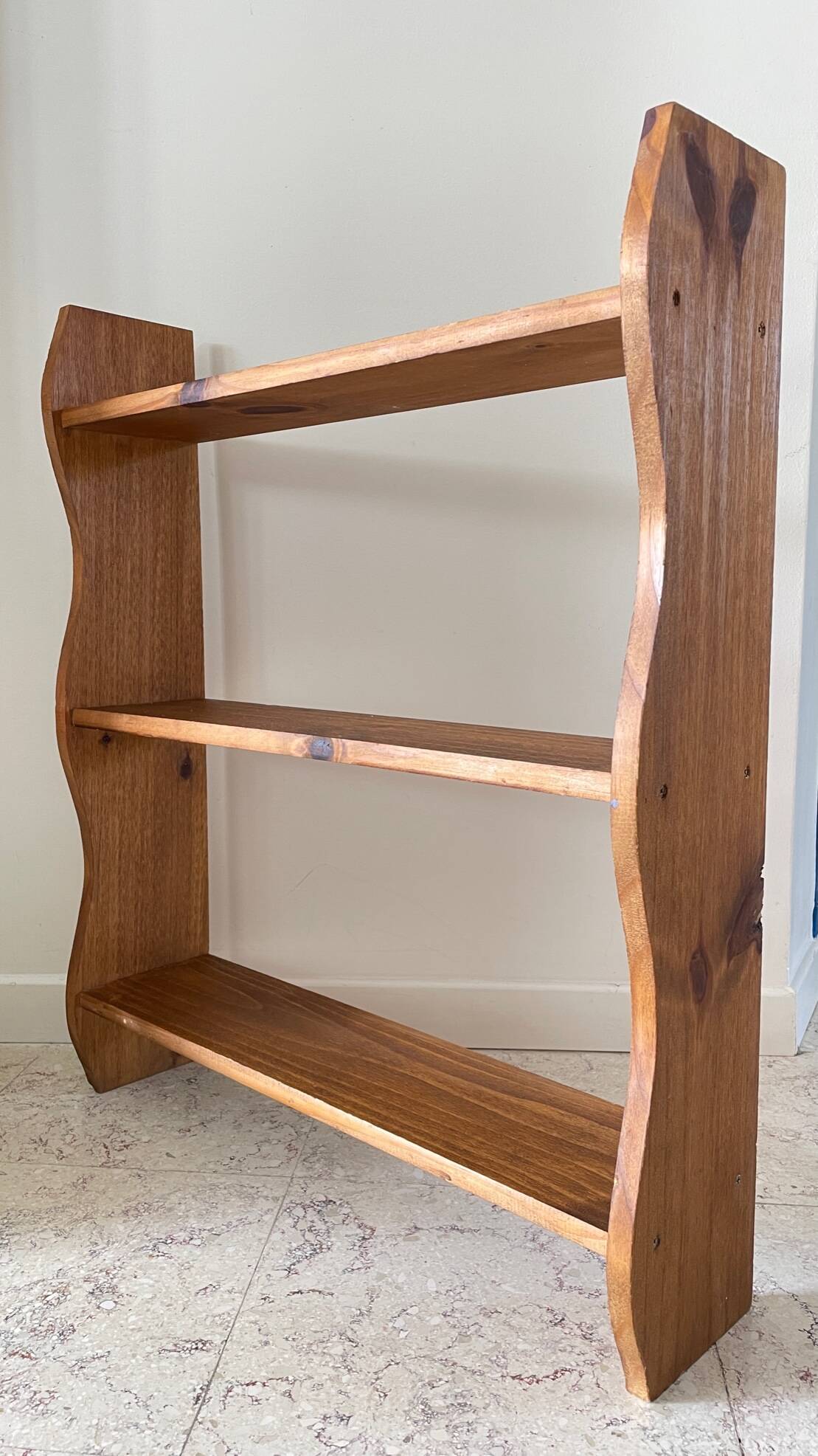 Shelf to stand or hang with 3 vintage wood trays