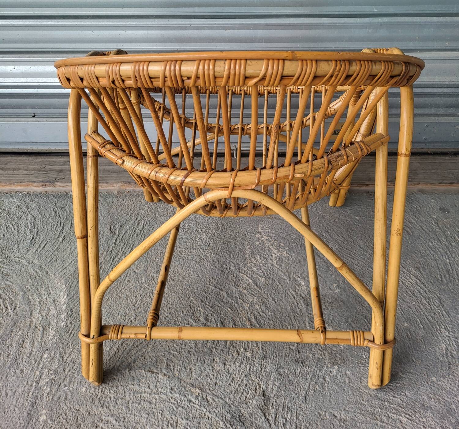 Vintage rattan basket chair in very good condition