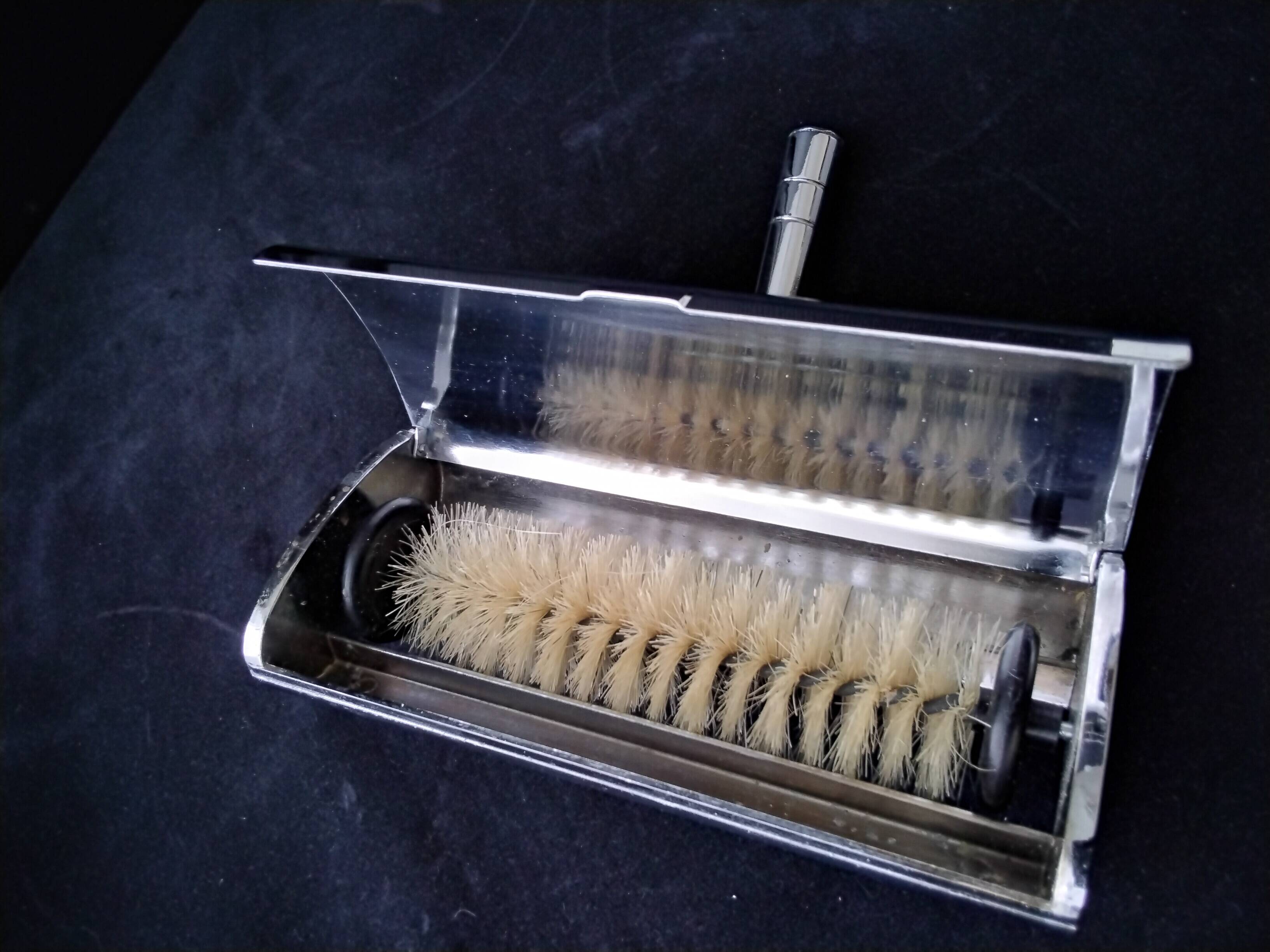 Stainless steel roller crumb catcher
