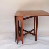 Folding table, with 2 Sfellers