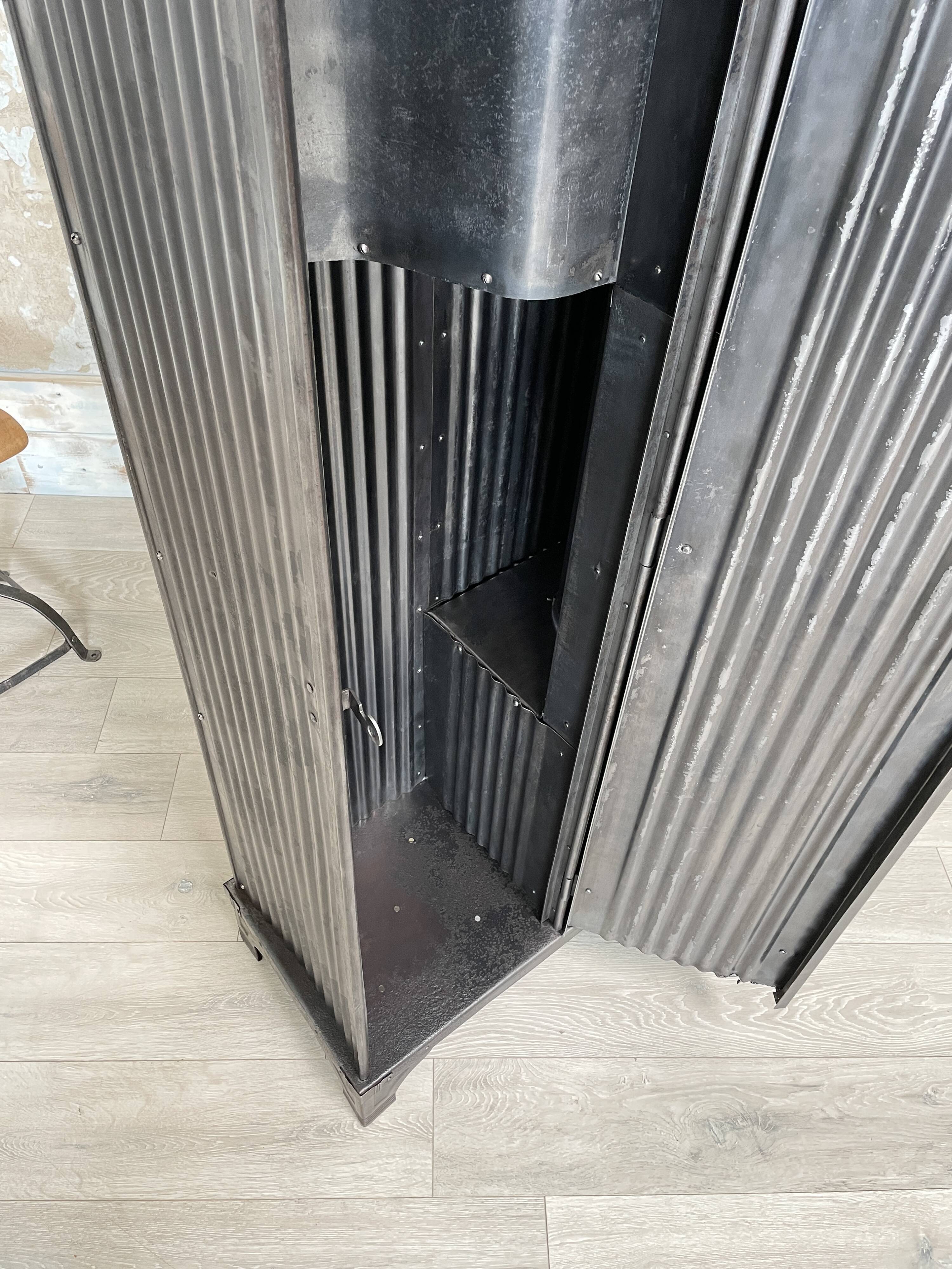 Strafor double-door corrugated iron cloakroom, circa 1920.