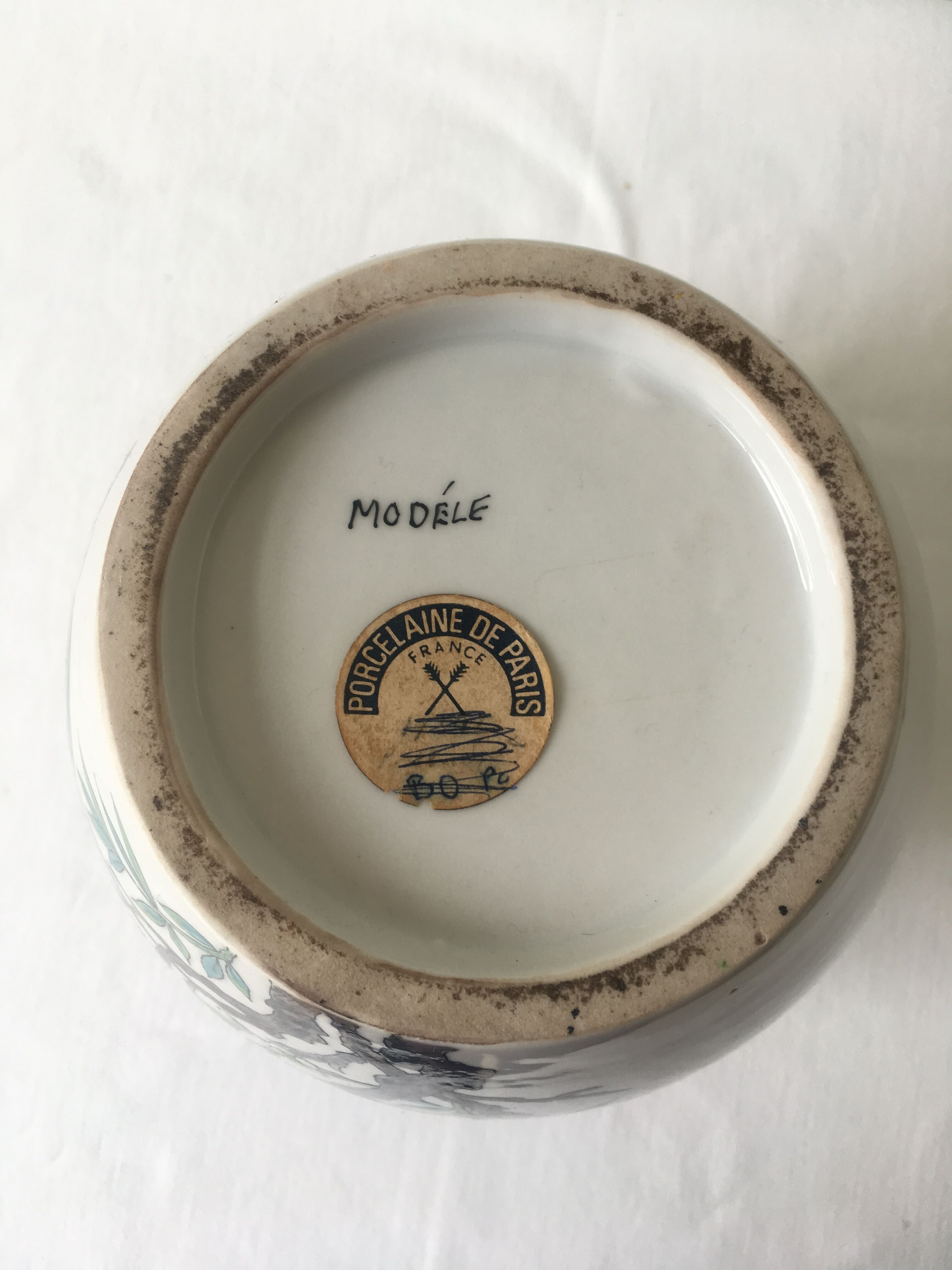 Covered pot in Paris porcelain