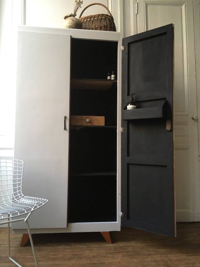 Vintage wardrobe 60'feet compass