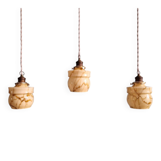 Art Deco trio of suspensions in opaline and marbled ouraline, Scailmont, 1920-30.