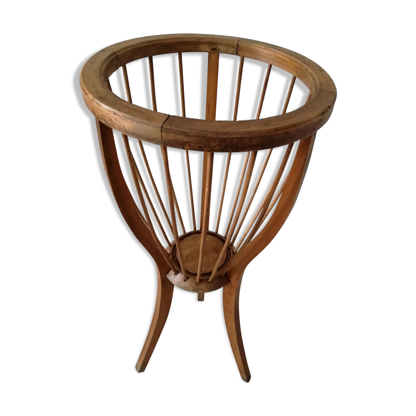 Wood tripod worker
