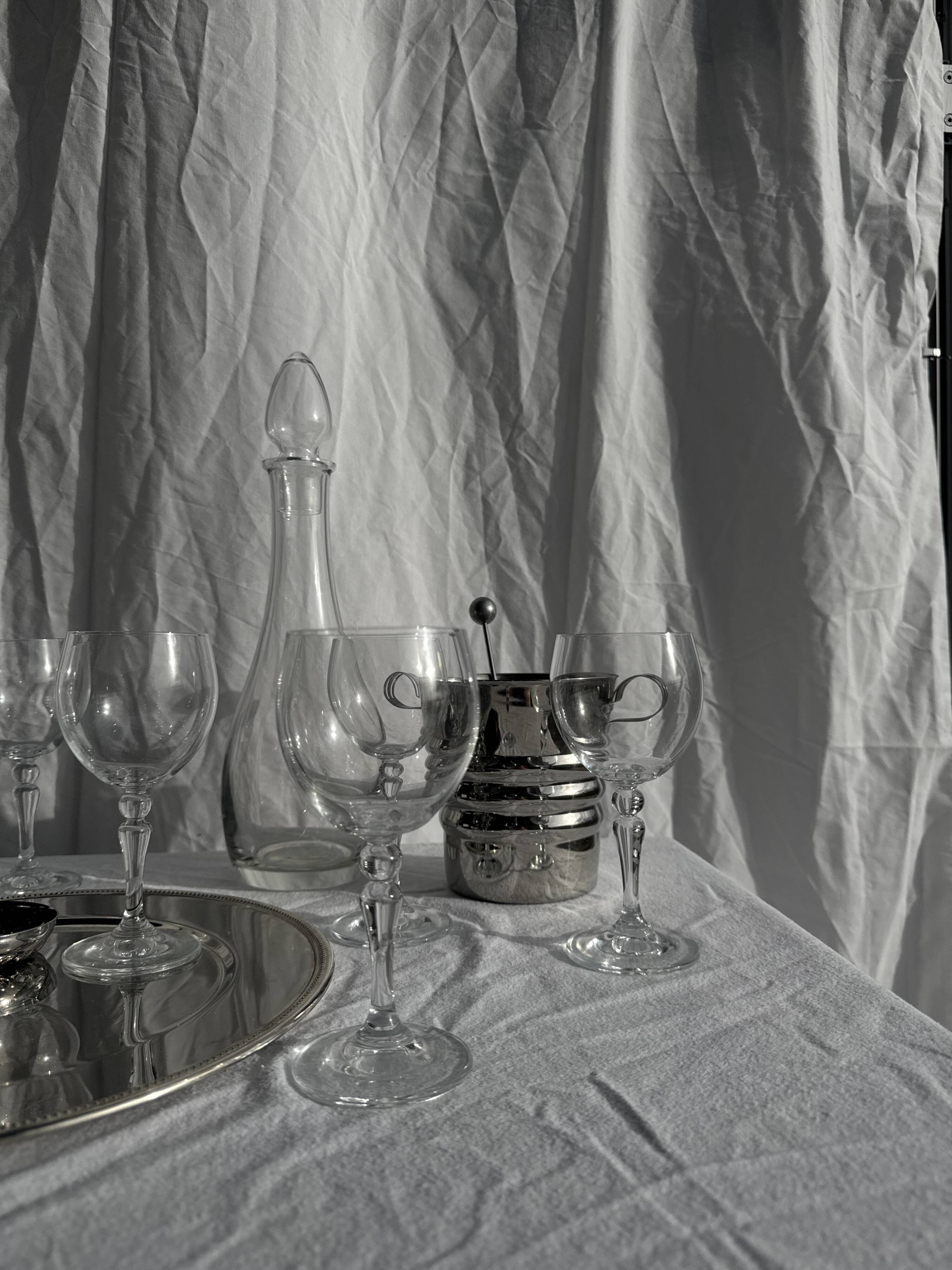 Set of 6 vintage ball-shaped stemmed glasses