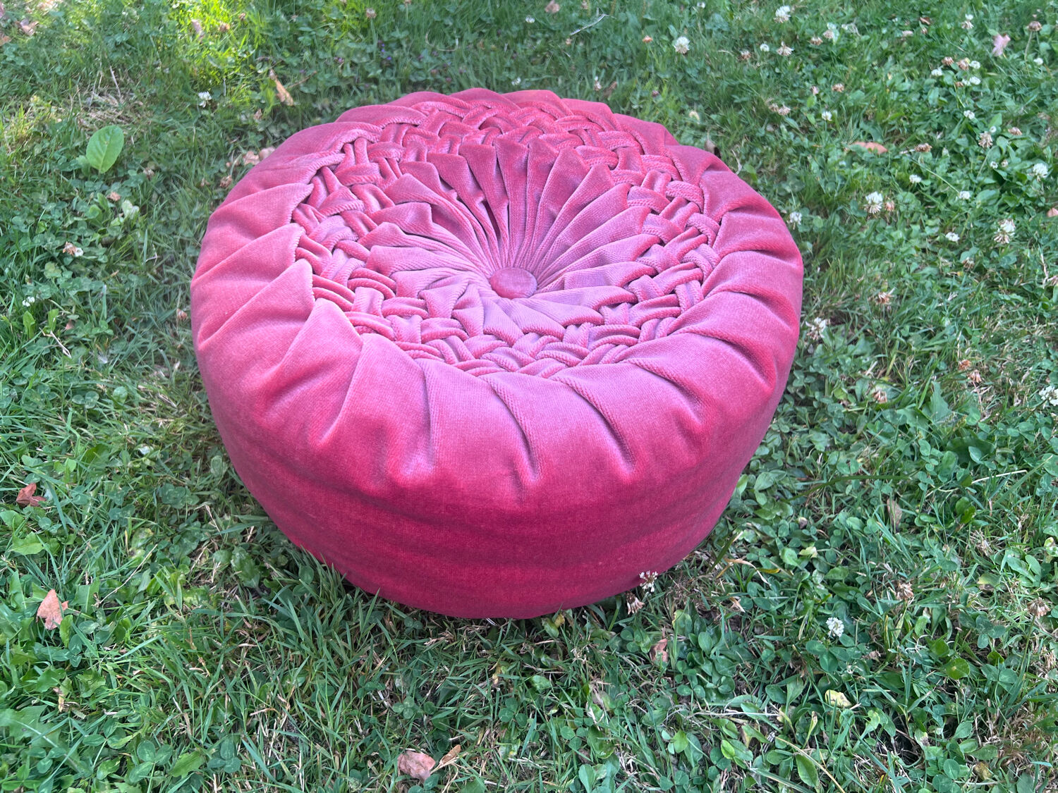Vintage velvet pouf