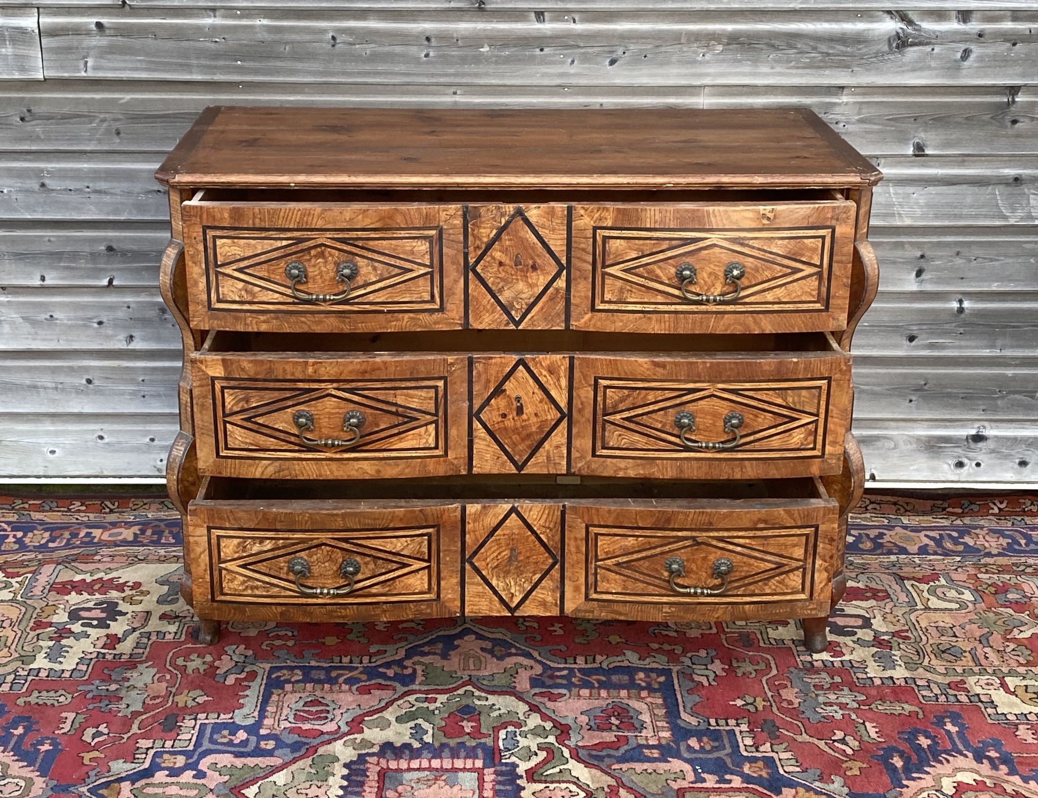 Commode Mazarine d’époque Louis XIV provenant du château de Bracquetuit